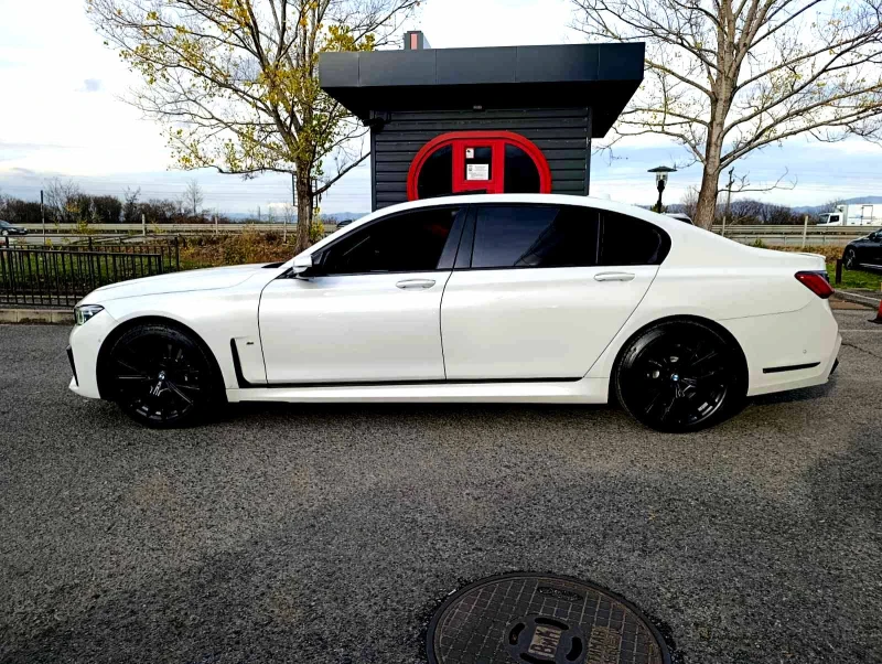 BMW 750 Li XDrive MPaket, снимка 4 - Автомобили и джипове - 52617019