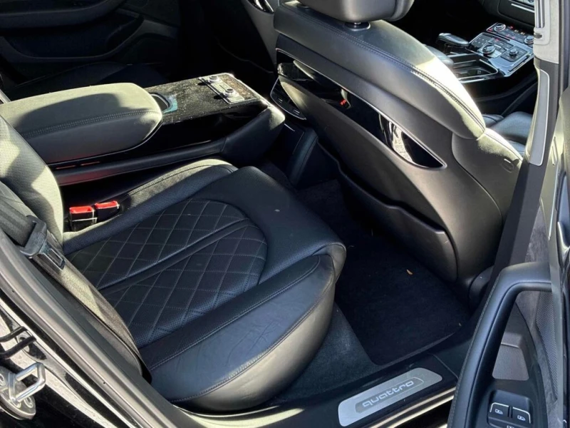 Audi A8 * 4.0T QUATTRO * NIGHT VISION/SPORT/DYNAMIC/BOSE A, снимка 4 - Автомобили и джипове - 52804356