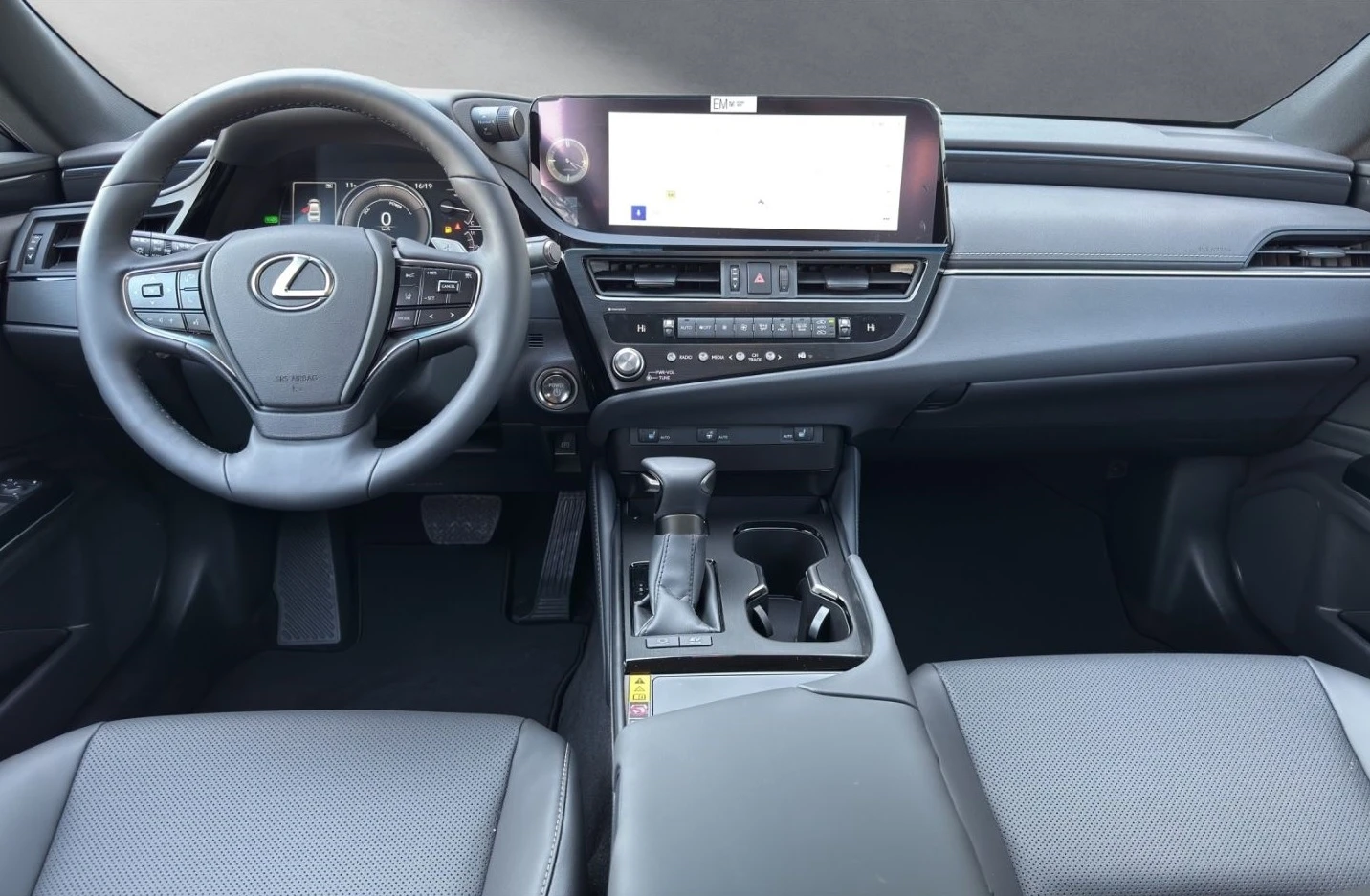 Lexus ES 300 h Hybrid FWD Нов автомобил! - изображение 10