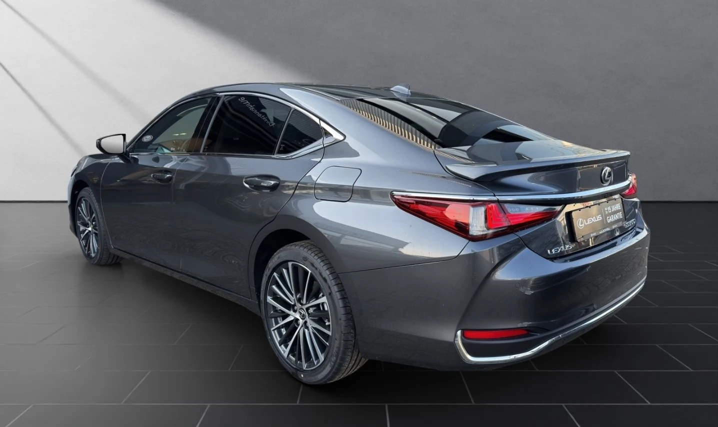 Lexus ES 300 h Hybrid FWD Нов автомобил! - изображение 5