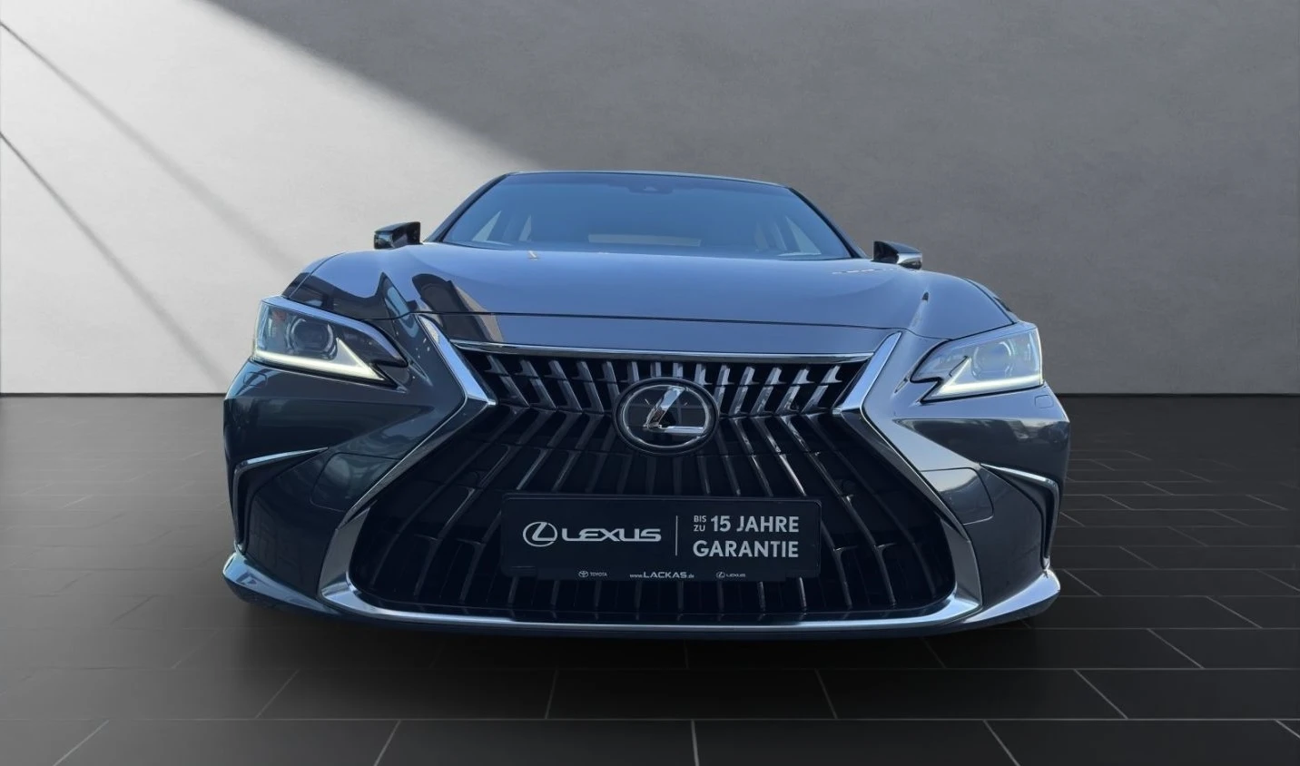Lexus ES 300 h Hybrid FWD Нов автомобил! - изображение 2