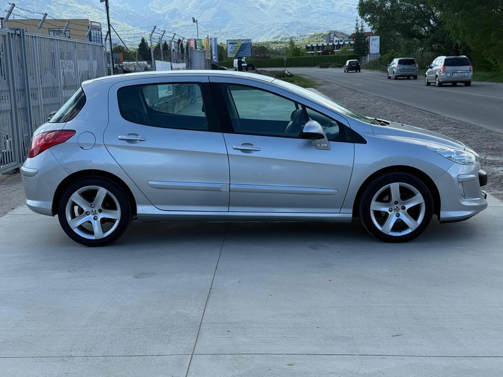 Peugeot 308 1.6 HDI Климатроник/Собствен лизинг - изображение 3