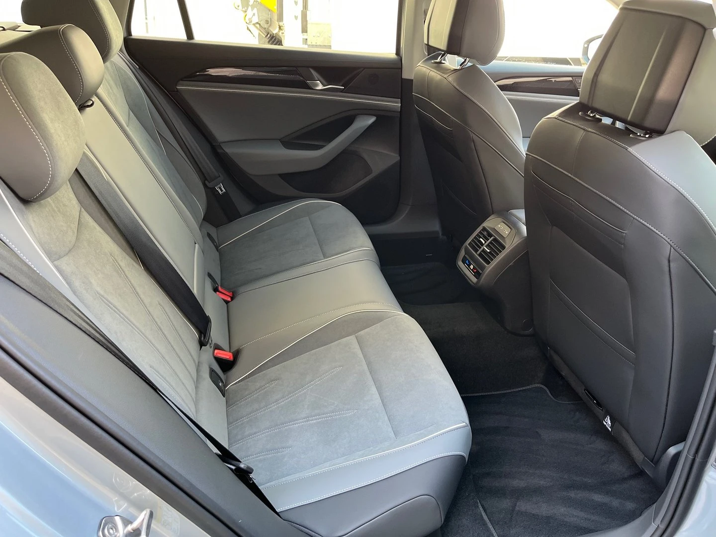 VW Passat 9 Business 1.5 eTSI DSG - изображение 7