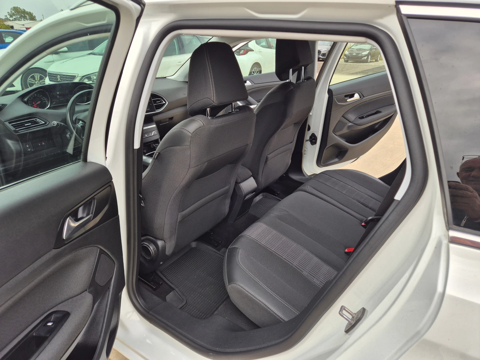 Peugeot 308 ALLURE 1.5 HDi А/Т 130кс | Mobile.bg — изображение 12
