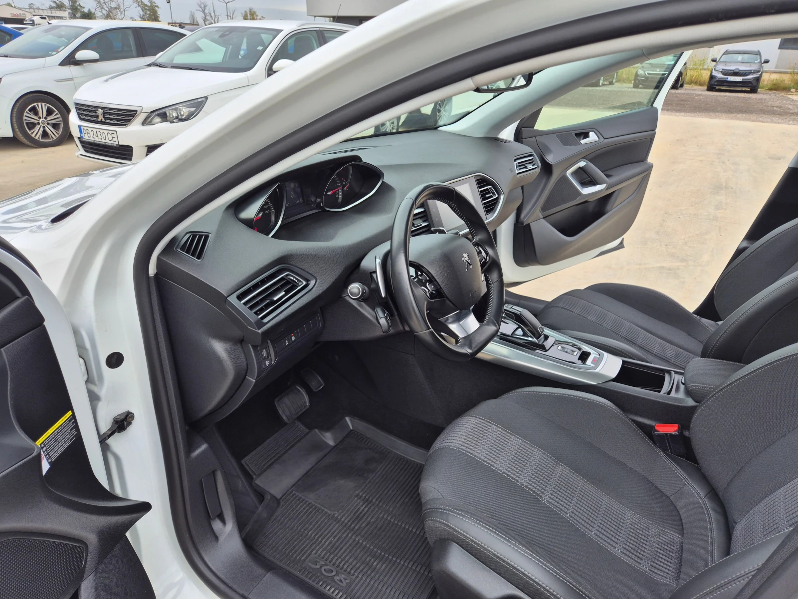 Peugeot 308 ALLURE 1.5 HDi А/Т 130кс | Mobile.bg — изображение 13