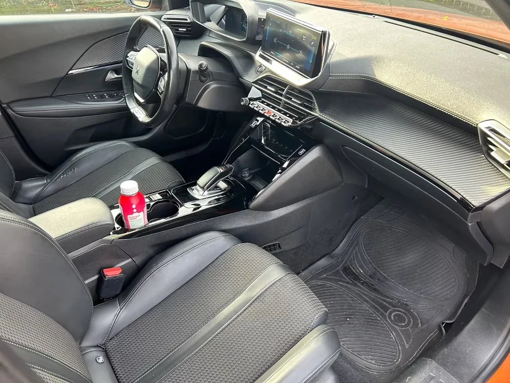 Peugeot 2008 e-Allure - изображение 8