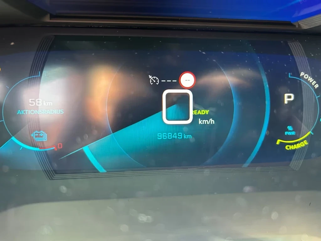 Peugeot 2008 e-Allure - изображение 9