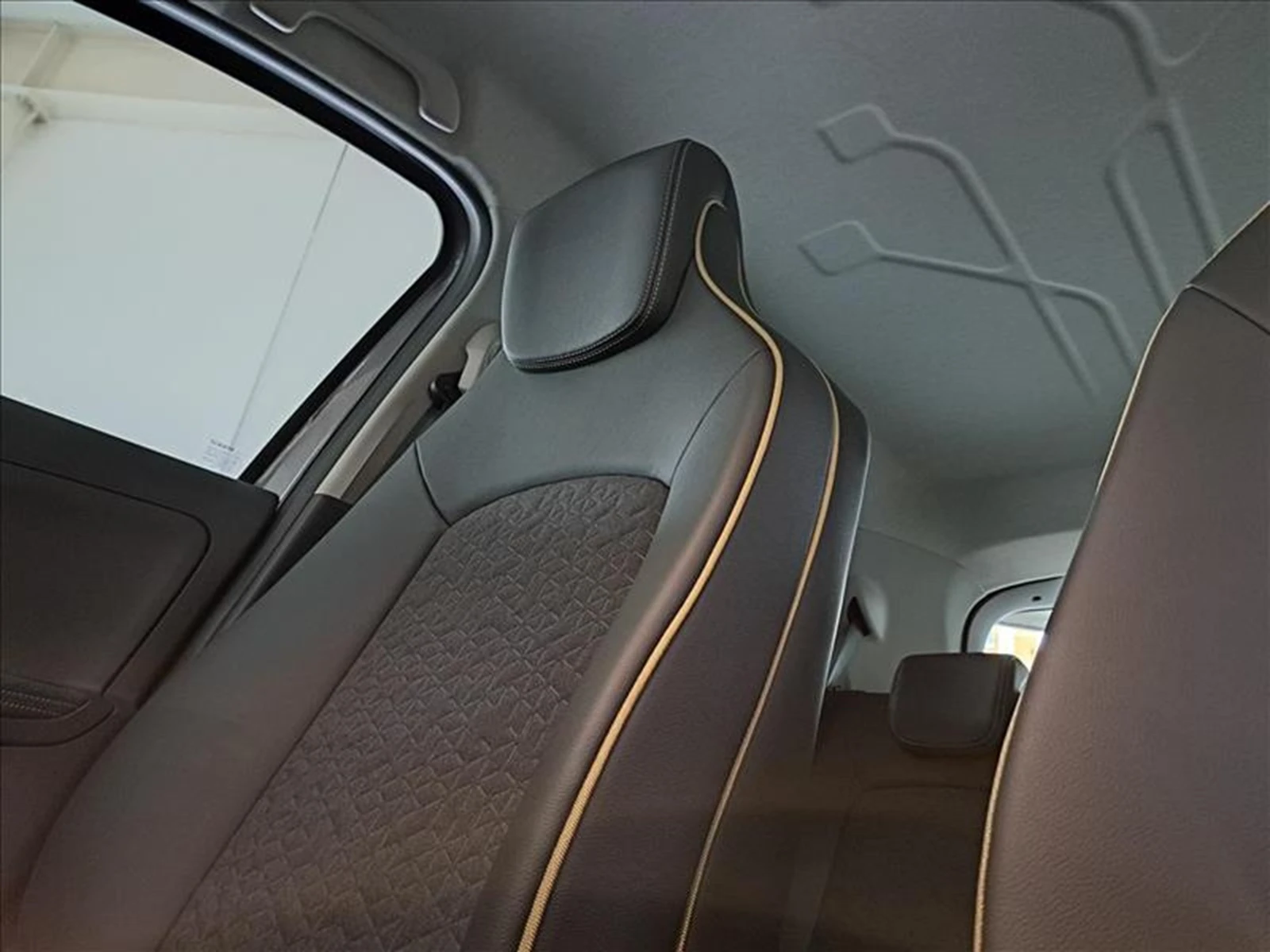 Renault Zoe E-Tech Iconic 52kWh CCS - изображение 9