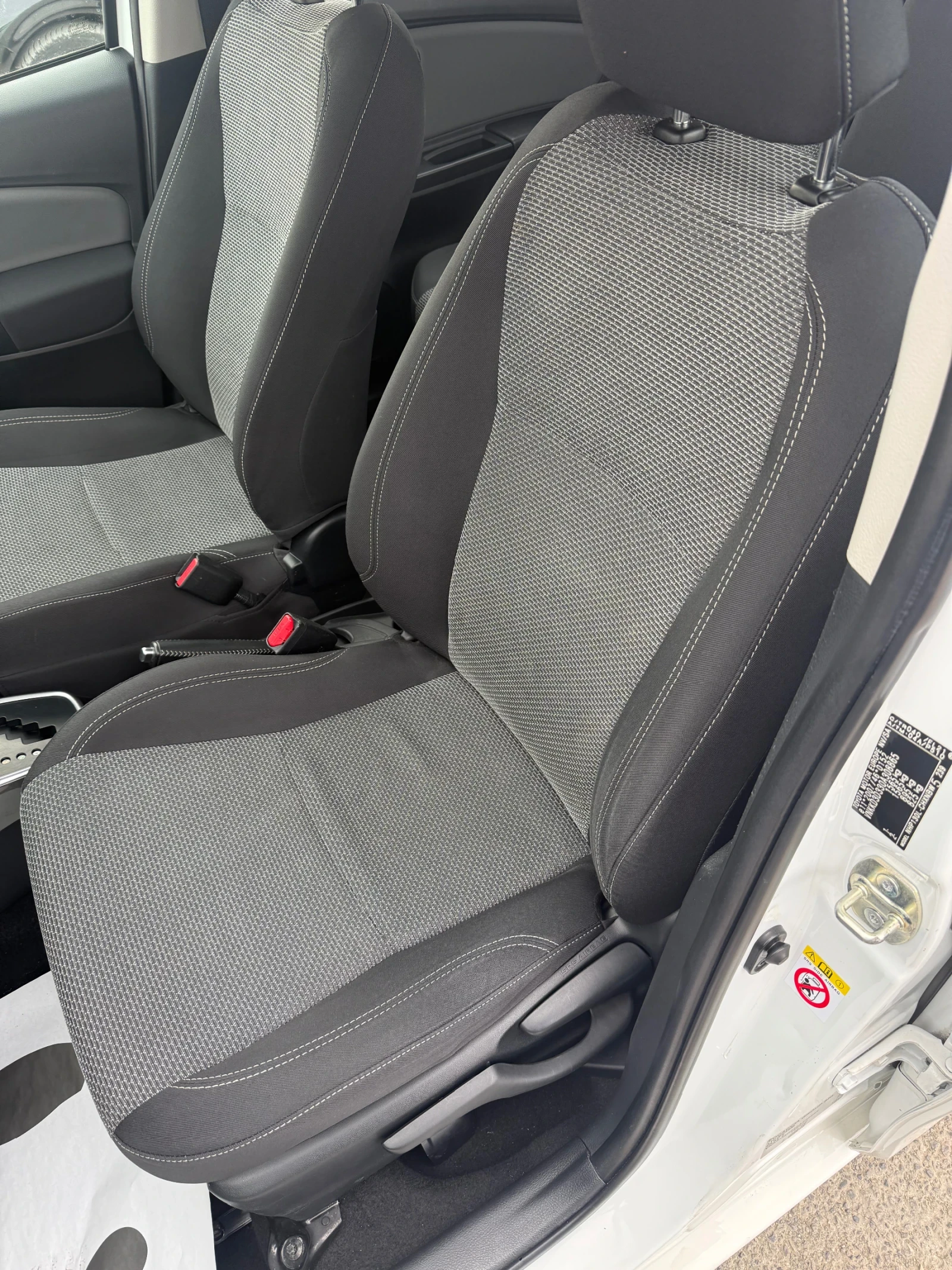 Toyota Yaris 1, 5I-HIBRID-EURO6B, снимка 12 - Автомобили и джипове - 53916004