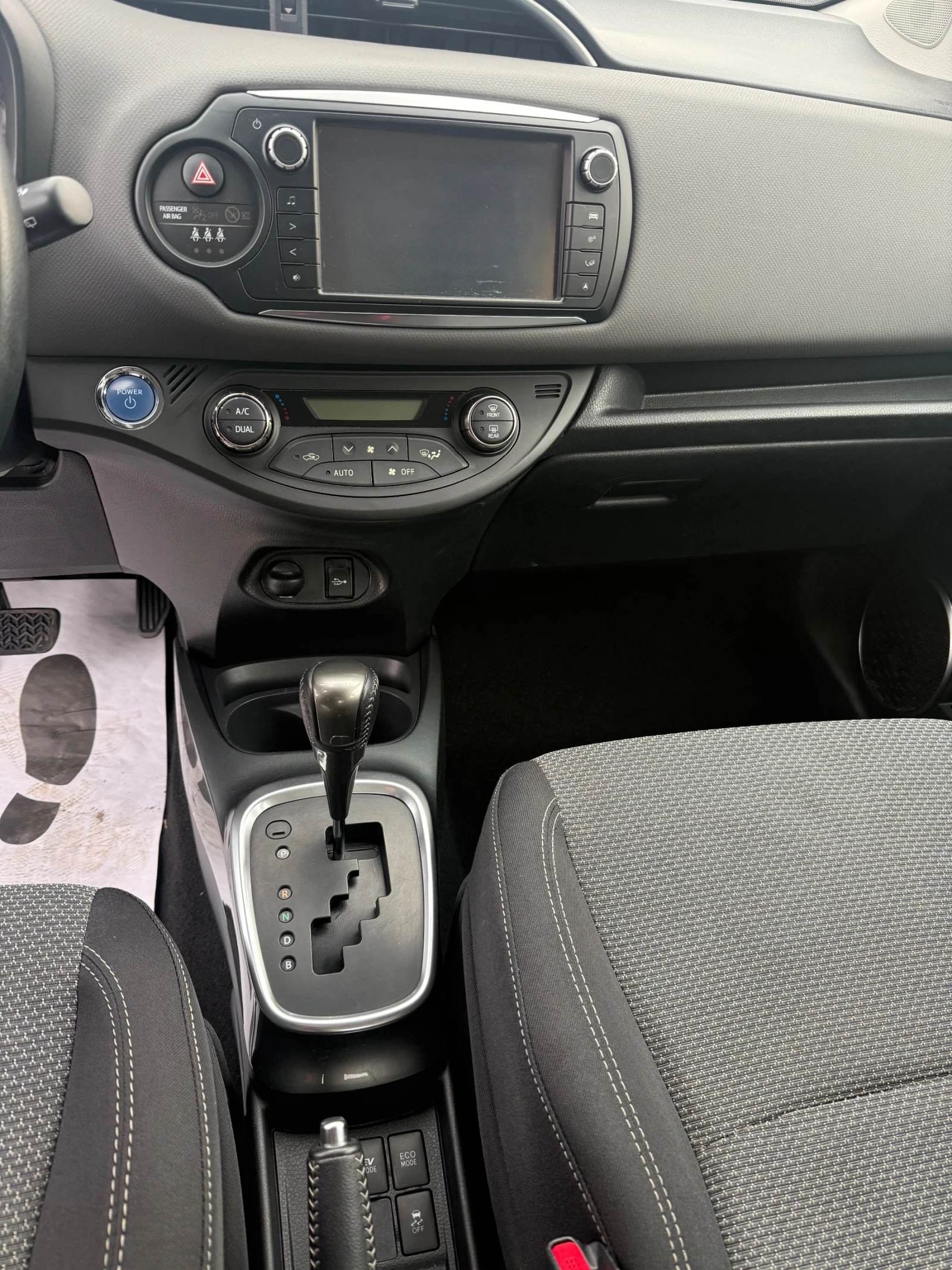 Toyota Yaris 1, 5I-HIBRID-EURO6B, снимка 13 - Автомобили и джипове - 53916004