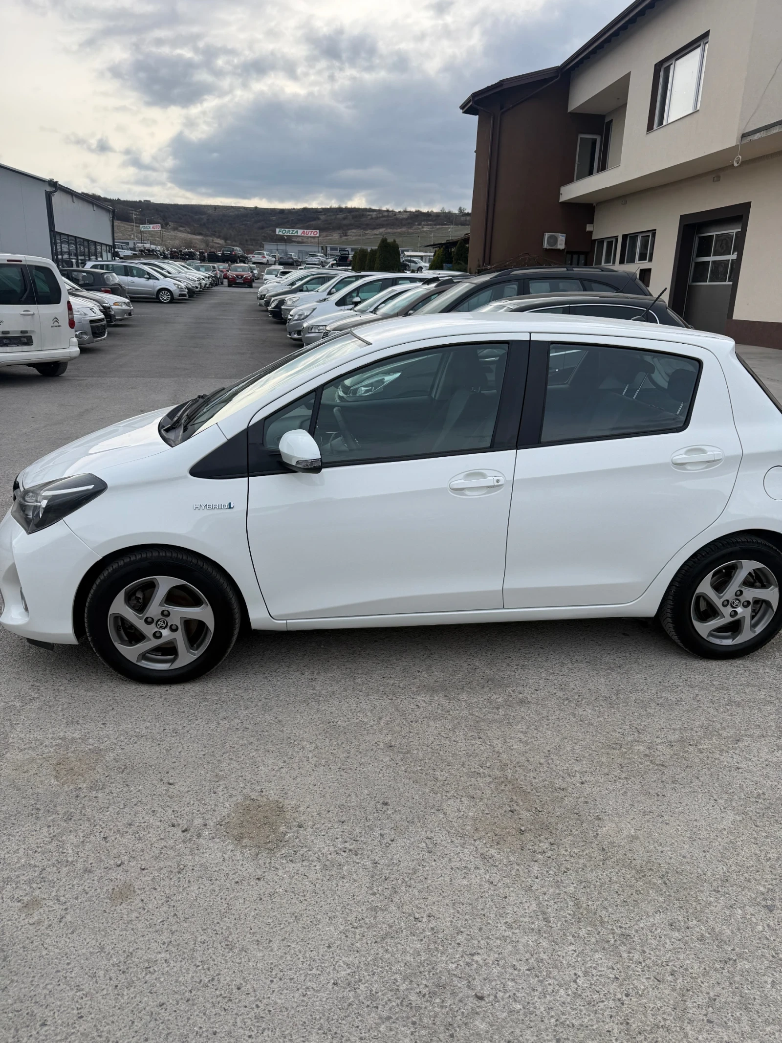 Toyota Yaris 1, 5I-HIBRID-EURO6B, снимка 4 - Автомобили и джипове - 53916004