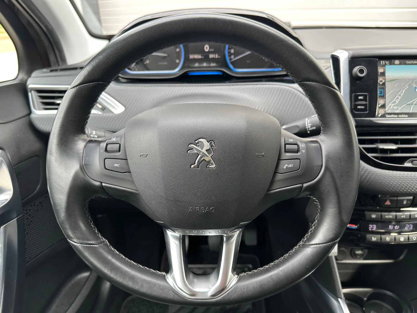 Peugeot 2008 1.6HDI ALURE LED НАВИГАЦИЯ ТОП СЪСТОЯНИЕ, снимка 13 - Автомобили и джипове - 53976663