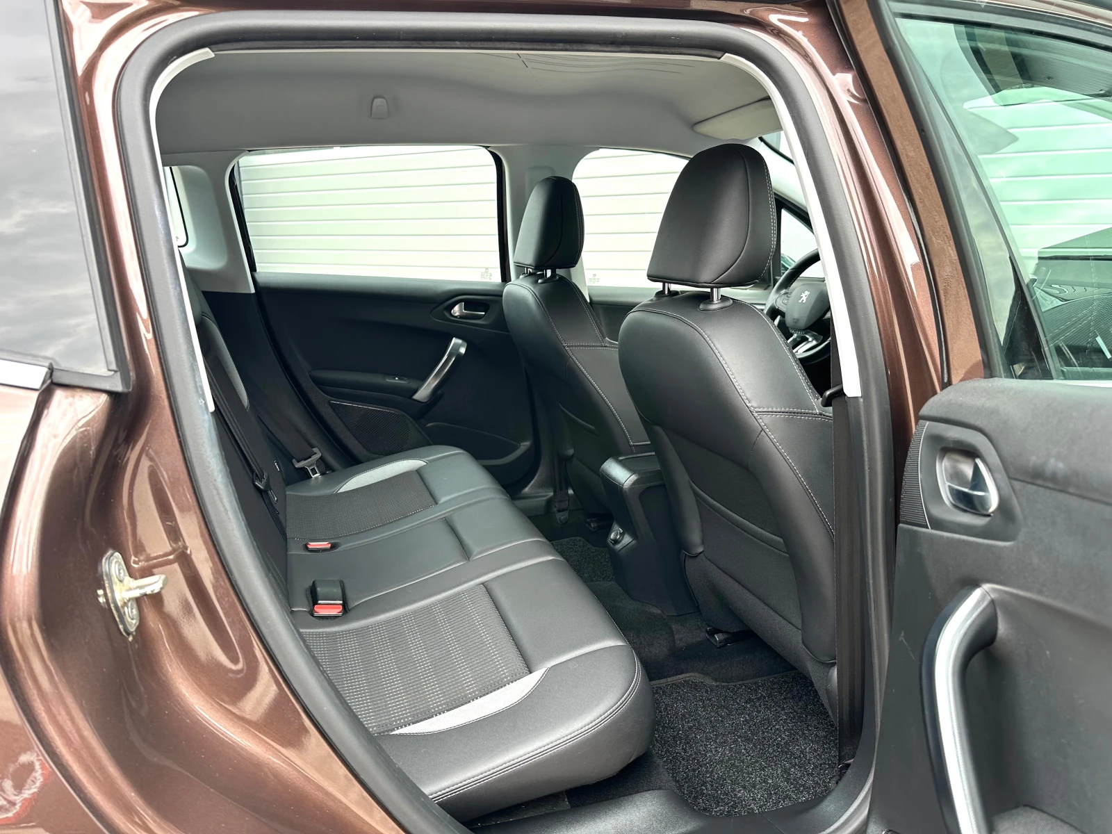 Peugeot 2008 1.6HDI ALURE LED НАВИГАЦИЯ ТОП СЪСТОЯНИЕ, снимка 11 - Автомобили и джипове - 53976663