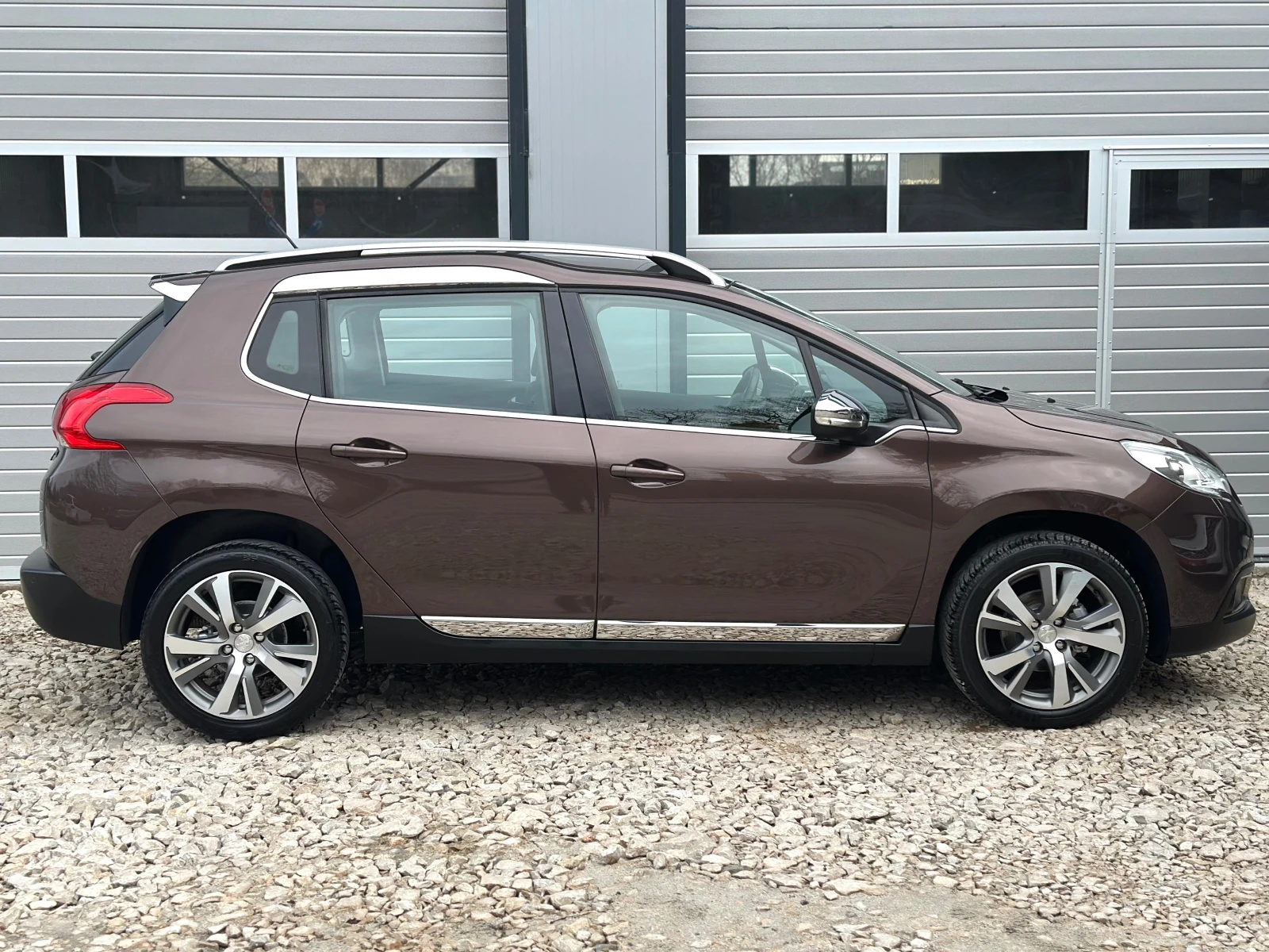 Peugeot 2008 1.6HDI ALURE LED НАВИГАЦИЯ ТОП СЪСТОЯНИЕ, снимка 4 - Автомобили и джипове - 53976663
