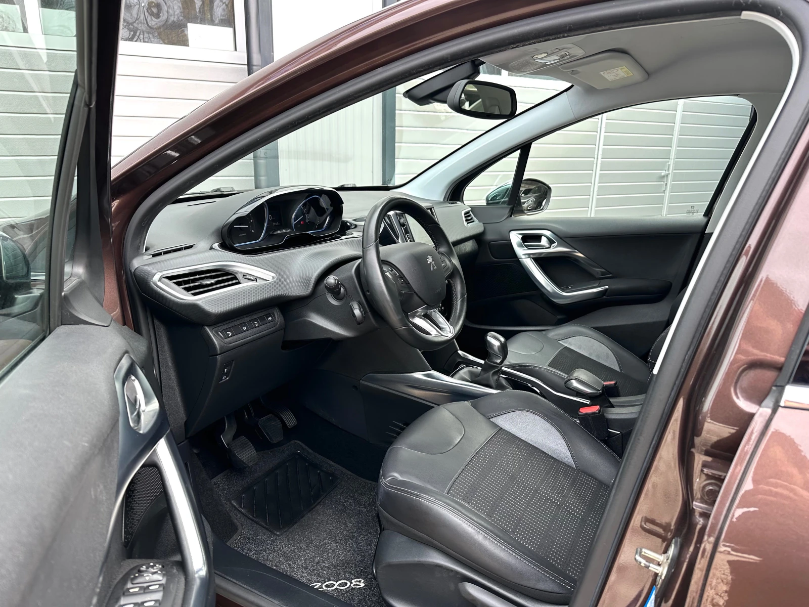 Peugeot 2008 1.6HDI ALURE LED НАВИГАЦИЯ ТОП СЪСТОЯНИЕ, снимка 9 - Автомобили и джипове - 53976663