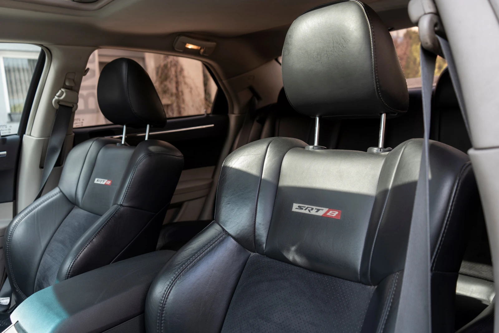 Chrysler 300c 6.1 HEMI SRT, снимка 14 - Автомобили и джипове - 54165388