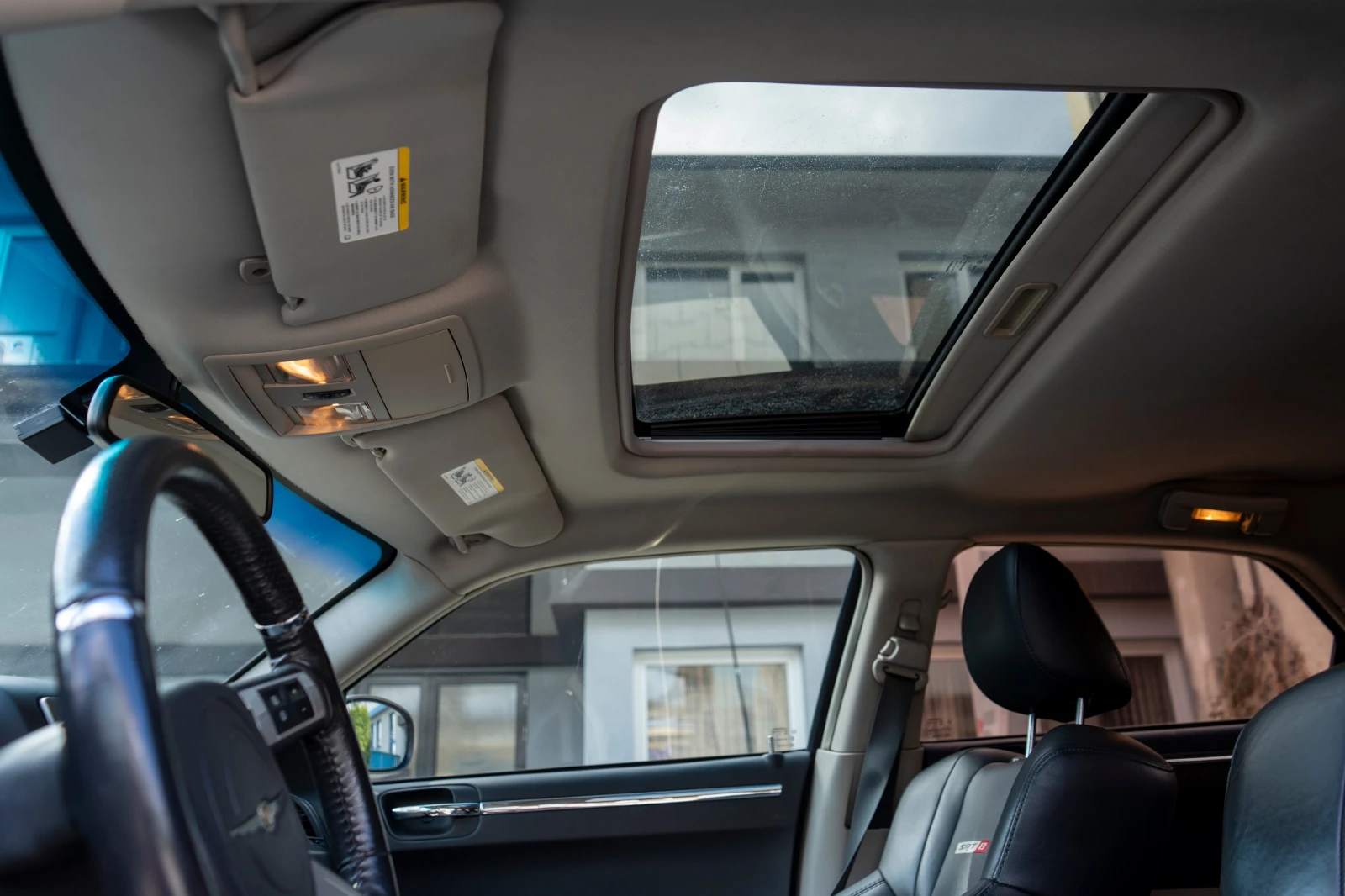 Chrysler 300c 6.1 HEMI SRT, снимка 15 - Автомобили и джипове - 54165388