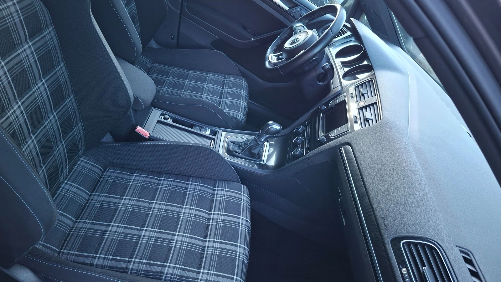 VW Golf 2.0d 184кс, снимка 13 - Автомобили и джипове - 54907229