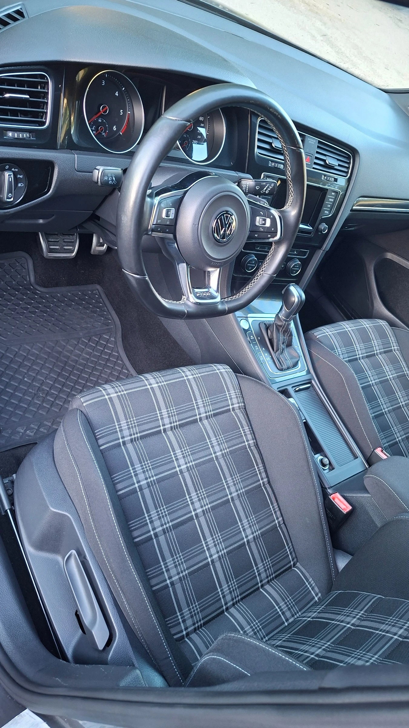 VW Golf 2.0d 184кс, снимка 10 - Автомобили и джипове - 54907229