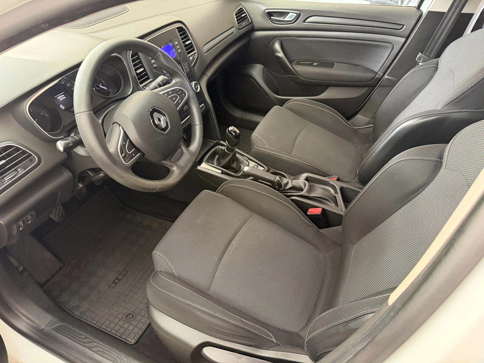 Renault Megane 1.5dci, снимка 7 - Автомобили и джипове - 55996466