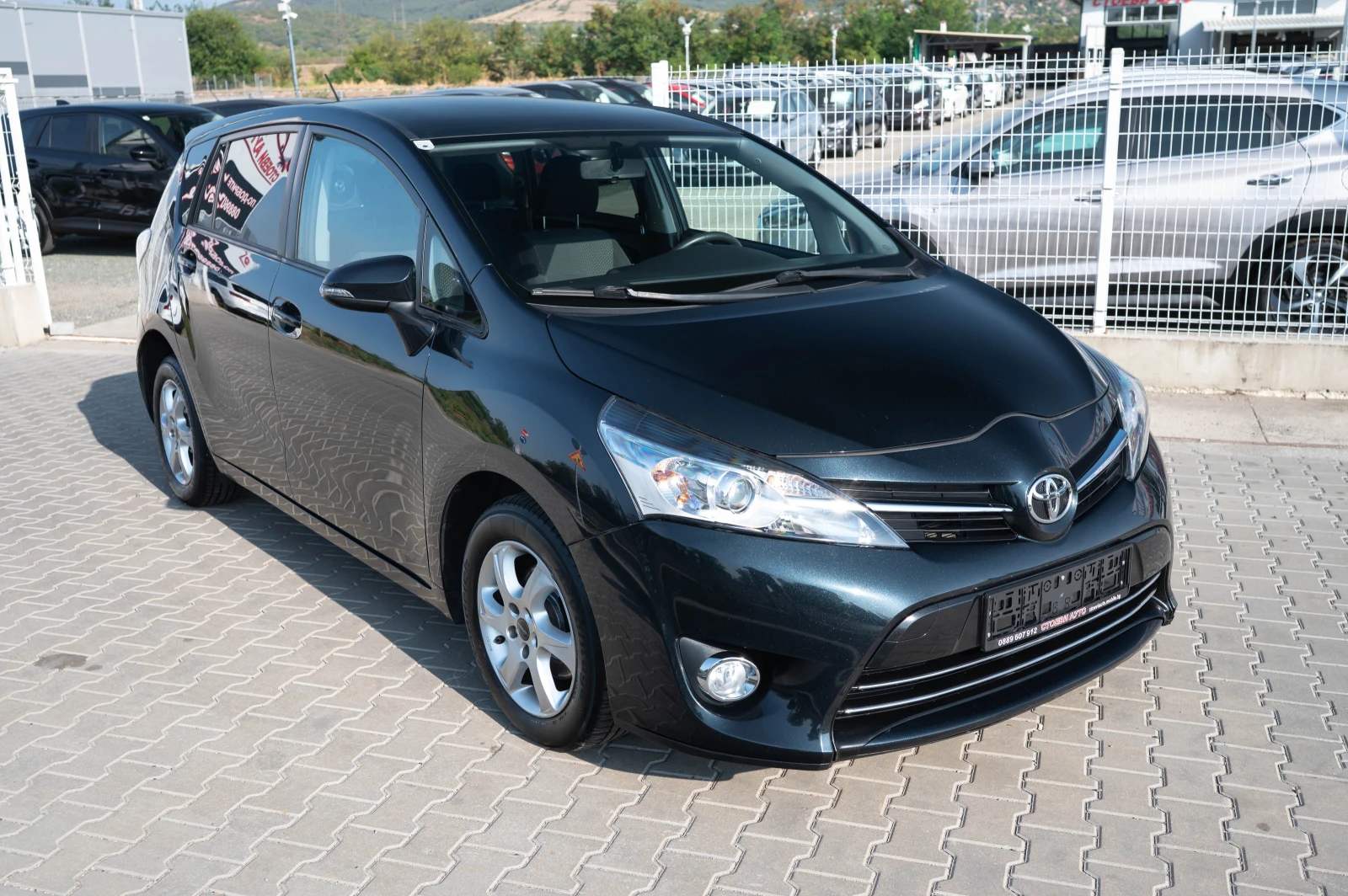 Toyota Verso 2.0* D-4D* Камера* Нави* Панорама, снимка 4 - Автомобили и джипове - 56016181