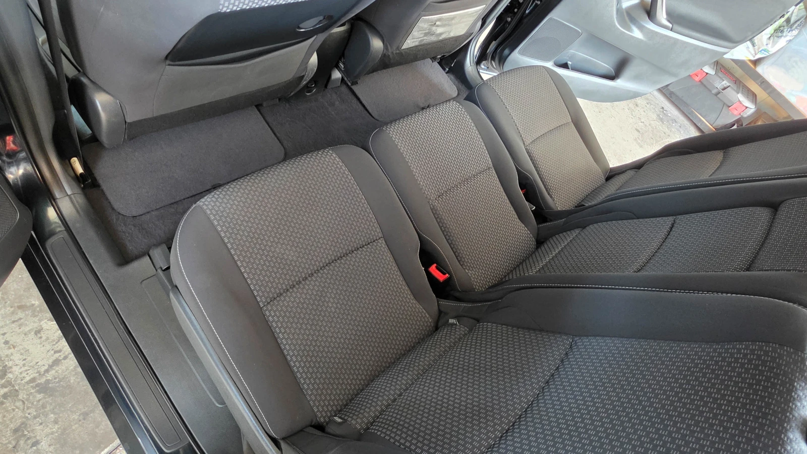 Toyota Verso 2.0* D-4D* Камера* Нави* Панорама, снимка 11 - Автомобили и джипове - 56016181