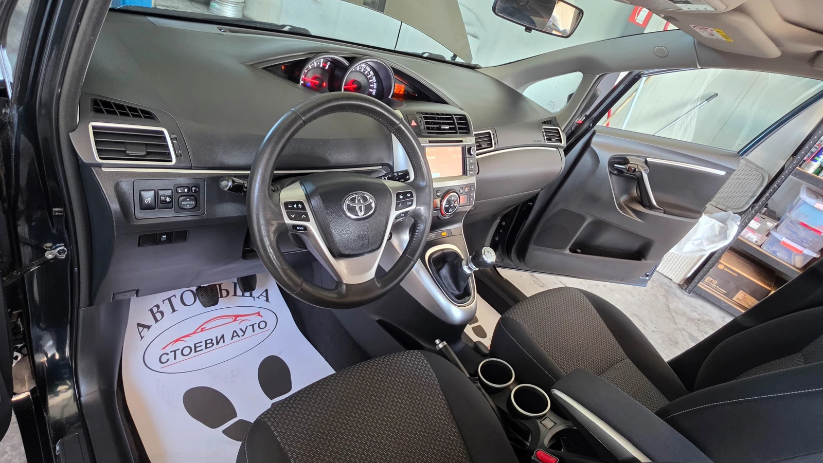 Toyota Verso 2.0* D-4D* Камера* Нави* Панорама, снимка 9 - Автомобили и джипове - 56016181