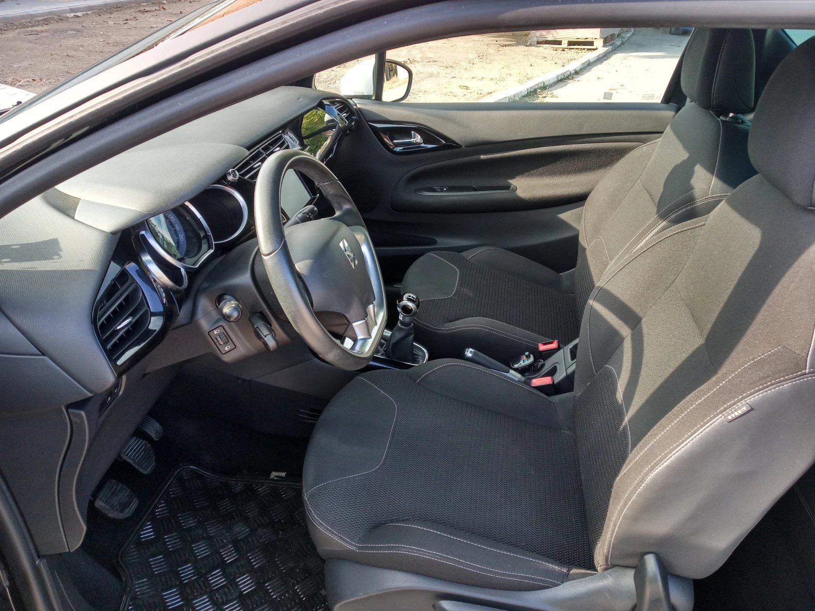 Citroen DS3 1.6HDI 92 SHINE, снимка 10 - Автомобили и джипове - 56434794