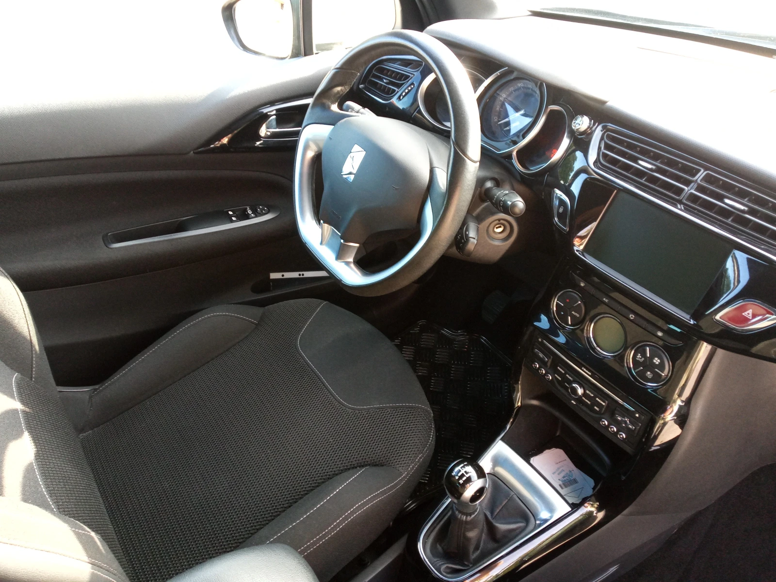 Citroen DS3 1.6HDI 92 SHINE, снимка 12 - Автомобили и джипове - 56434794