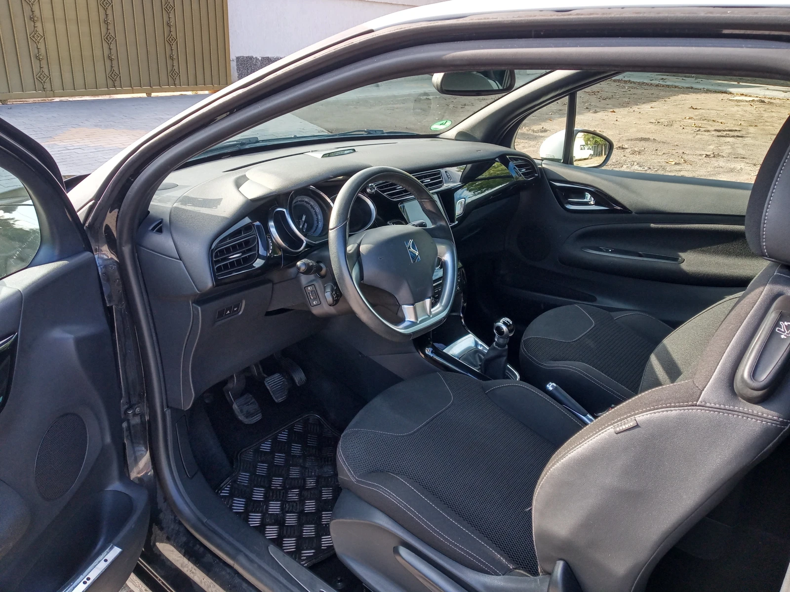 Citroen DS3 1.6HDI 92 SHINE, снимка 9 - Автомобили и джипове - 56434794