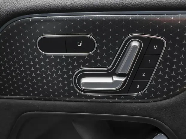 Mercedes-Benz EQA 300 4Matic = AMG Line = Гаранция, снимка 3 - Автомобили и джипове - 54223876