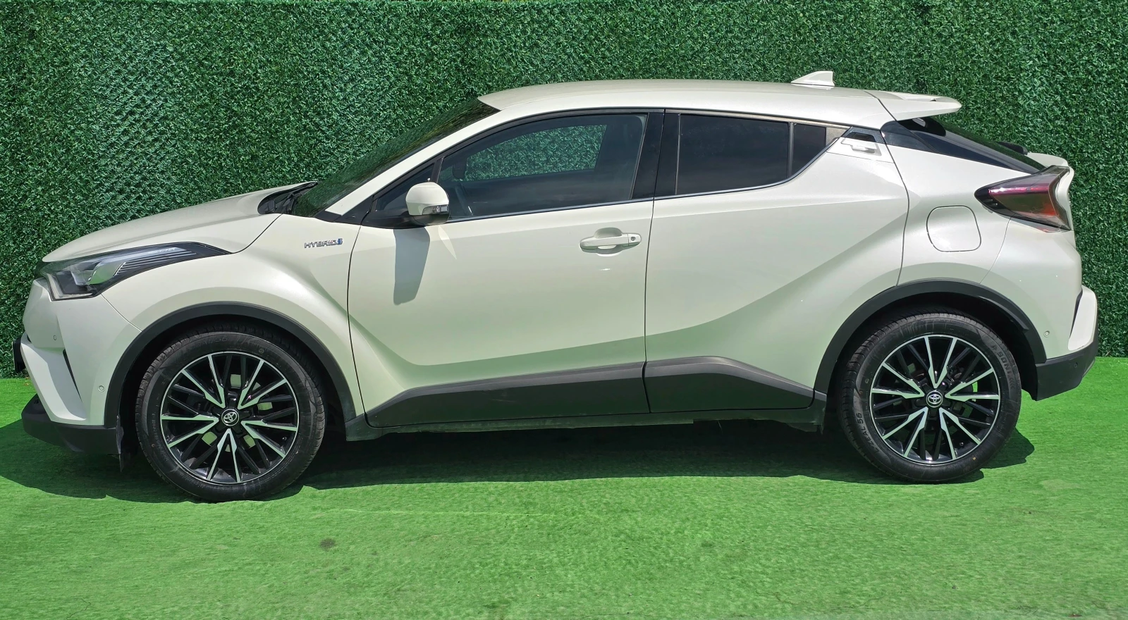 Toyota C-HR 1.8i* HYBRID* 122кс* 119000км - изображение 6
