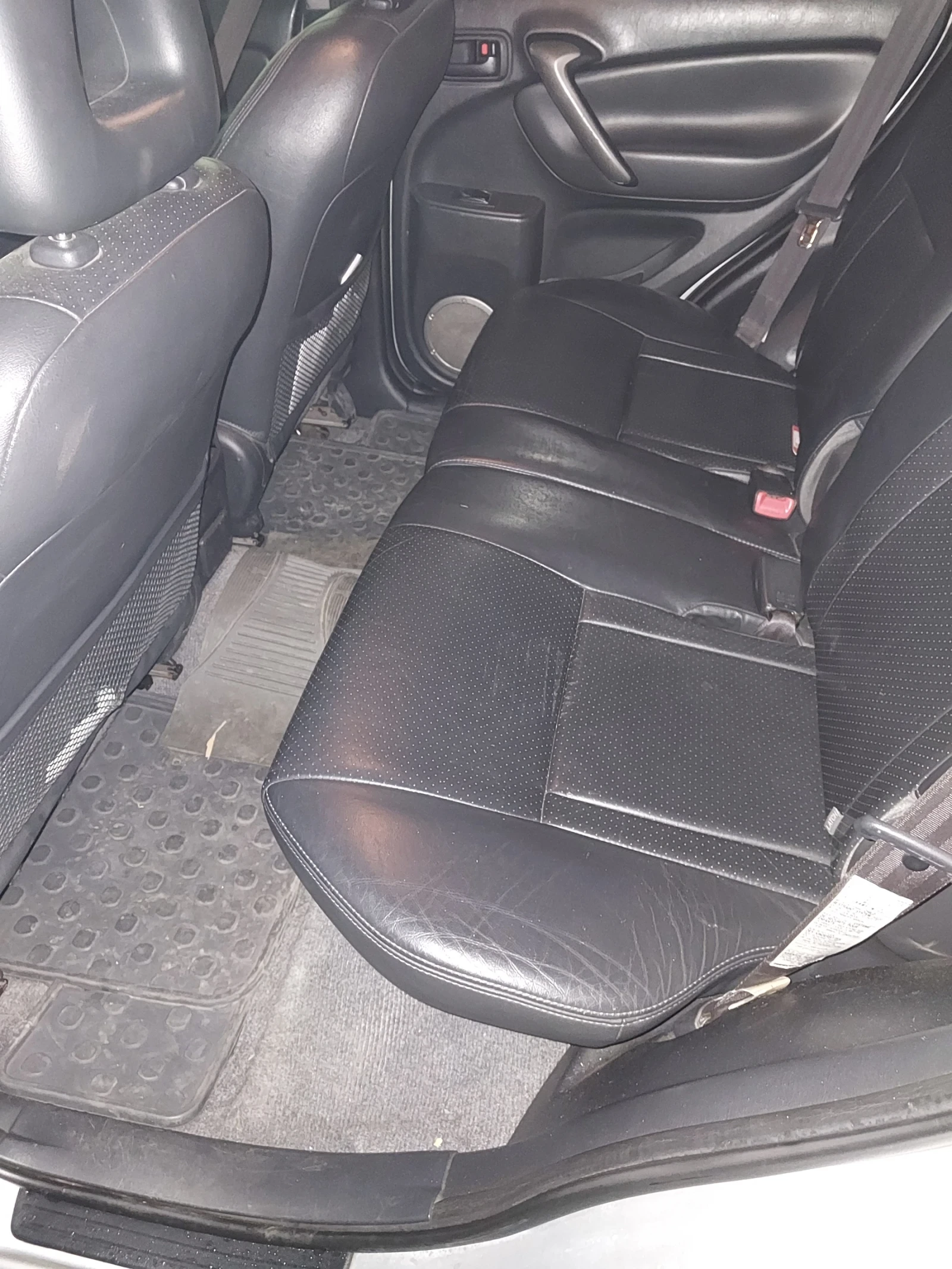 Toyota Rav4 2.0 VVT  - изображение 6