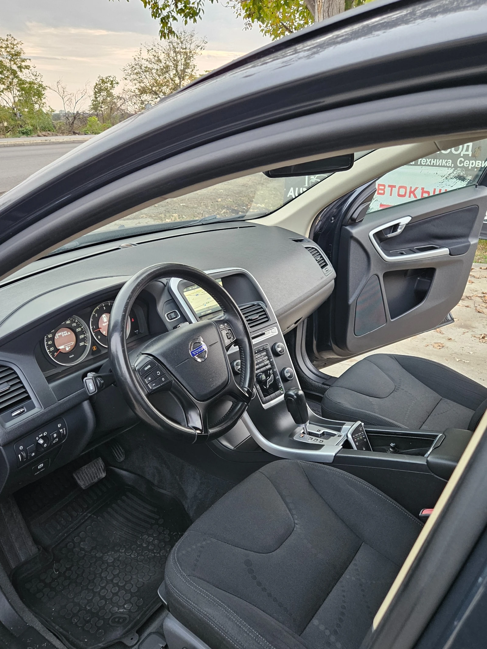 Volvo XC60 2.4D* AWD - изображение 9