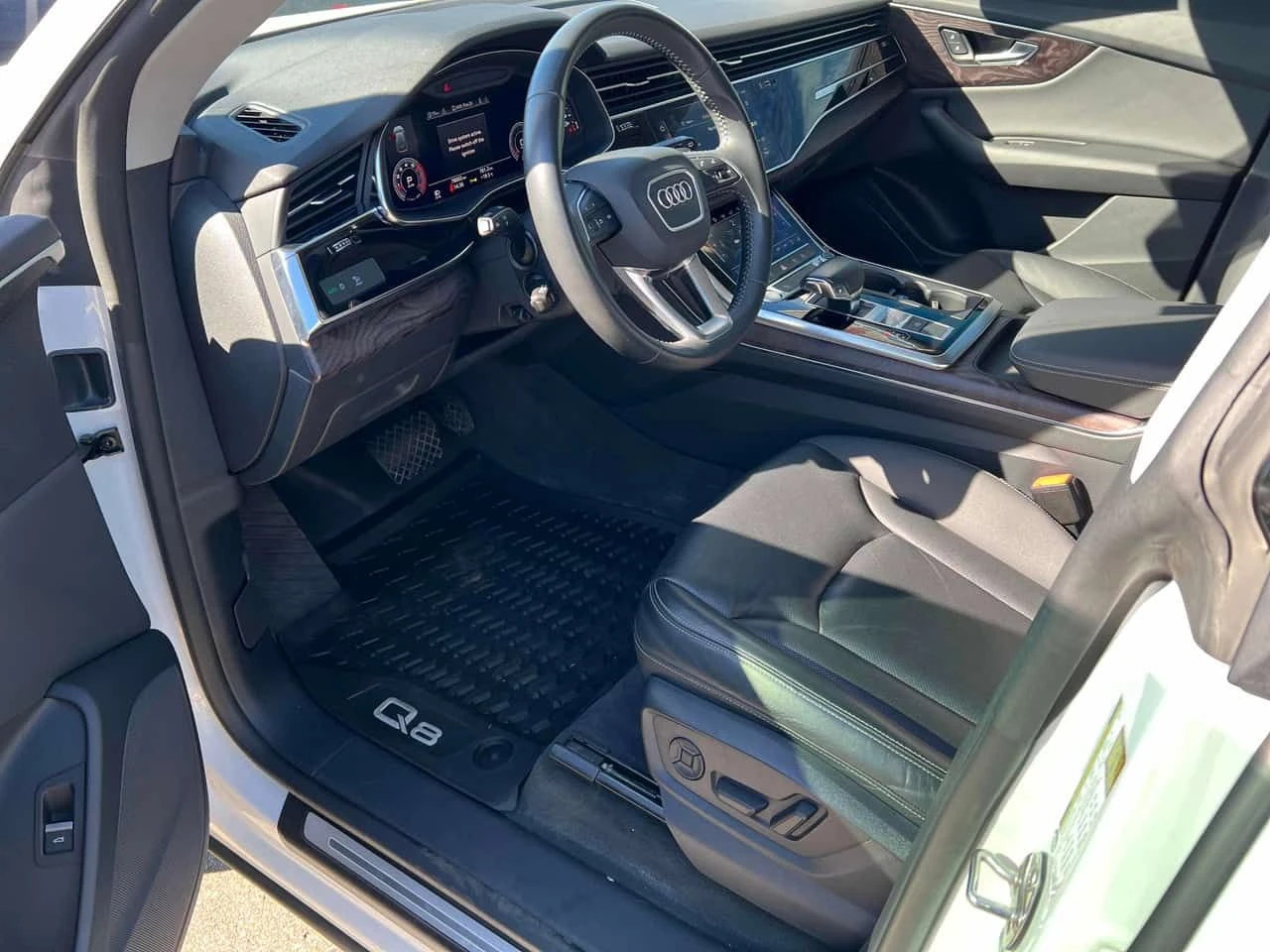 Audi Q8 Progressiv 55 TFSI Quattro | PANO | ПОДГРЕВИ | , снимка 14 - Автомобили и джипове - 53794780