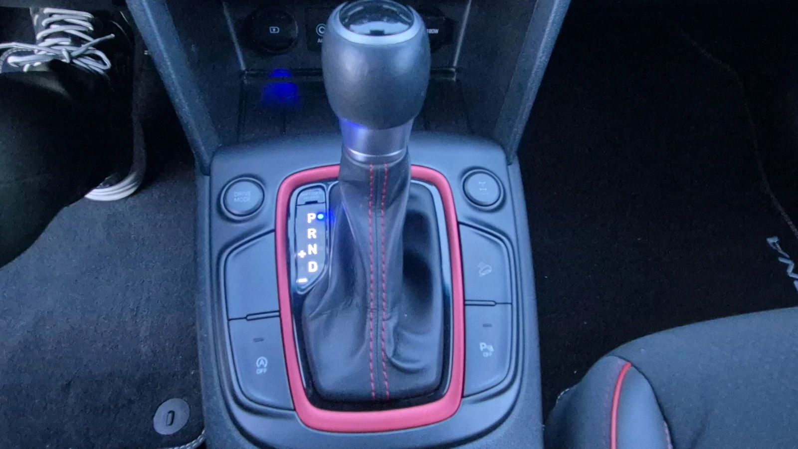 Hyundai Kona 1.6GRDI АВТОМАТ 4Х4 КОЖА ЛИЗИНГ ВИДЕО , снимка 9 - Автомобили и джипове - 53818476