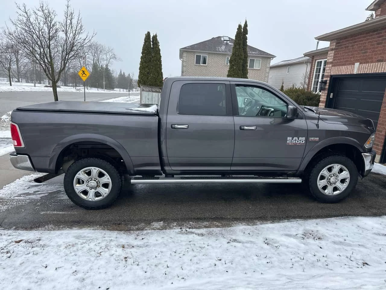 Dodge RAM 2500 * Laramie * ПАНО* ПОДГРЕВ* КЕЙЛЕС* , снимка 3 - Автомобили и джипове - 53921460