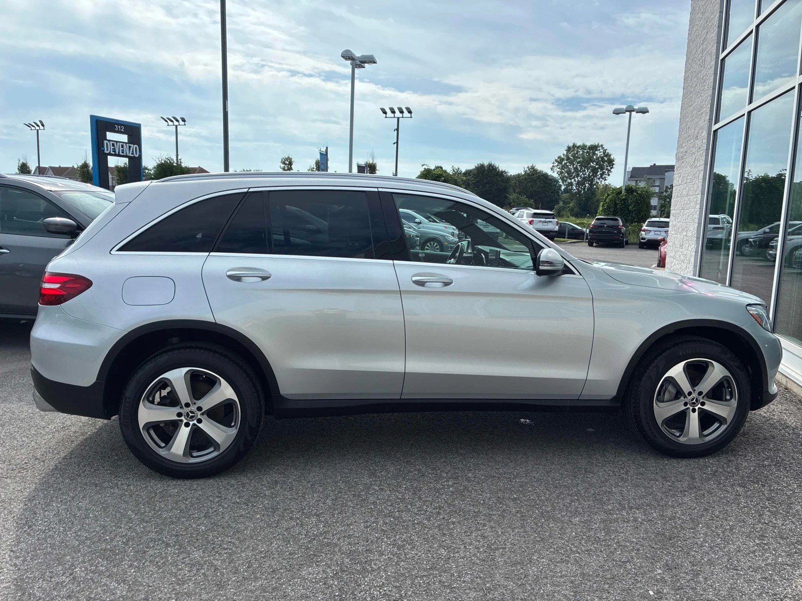 Mercedes-Benz GLC 300 * CARFAX * ЦЕНА ДО БГ, снимка 3 - Автомобили и джипове - 55925174