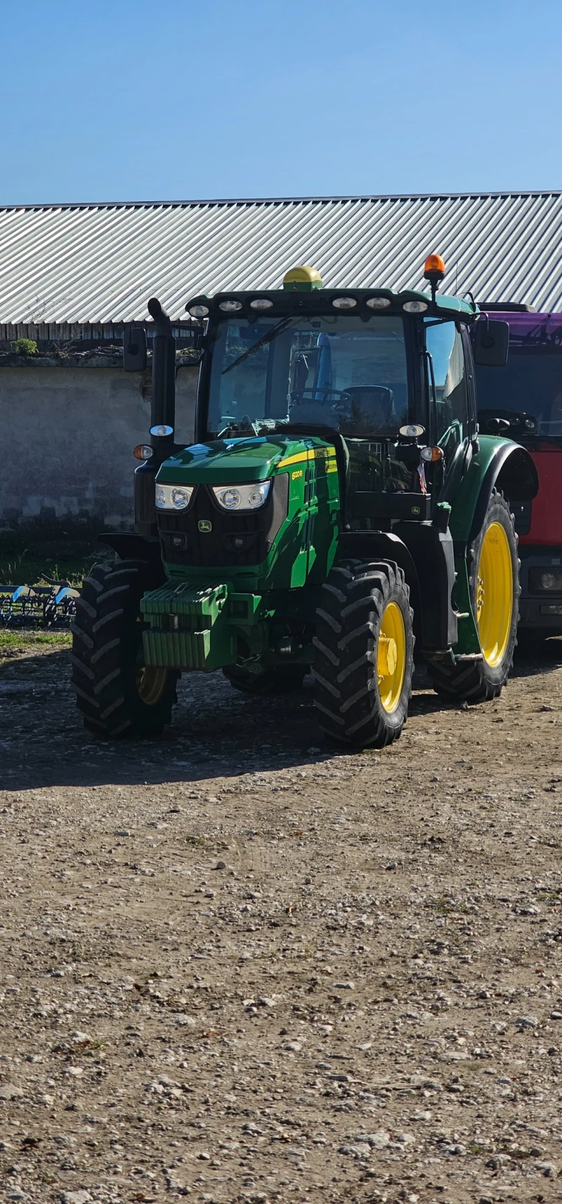 Трактор John Deere 6120R