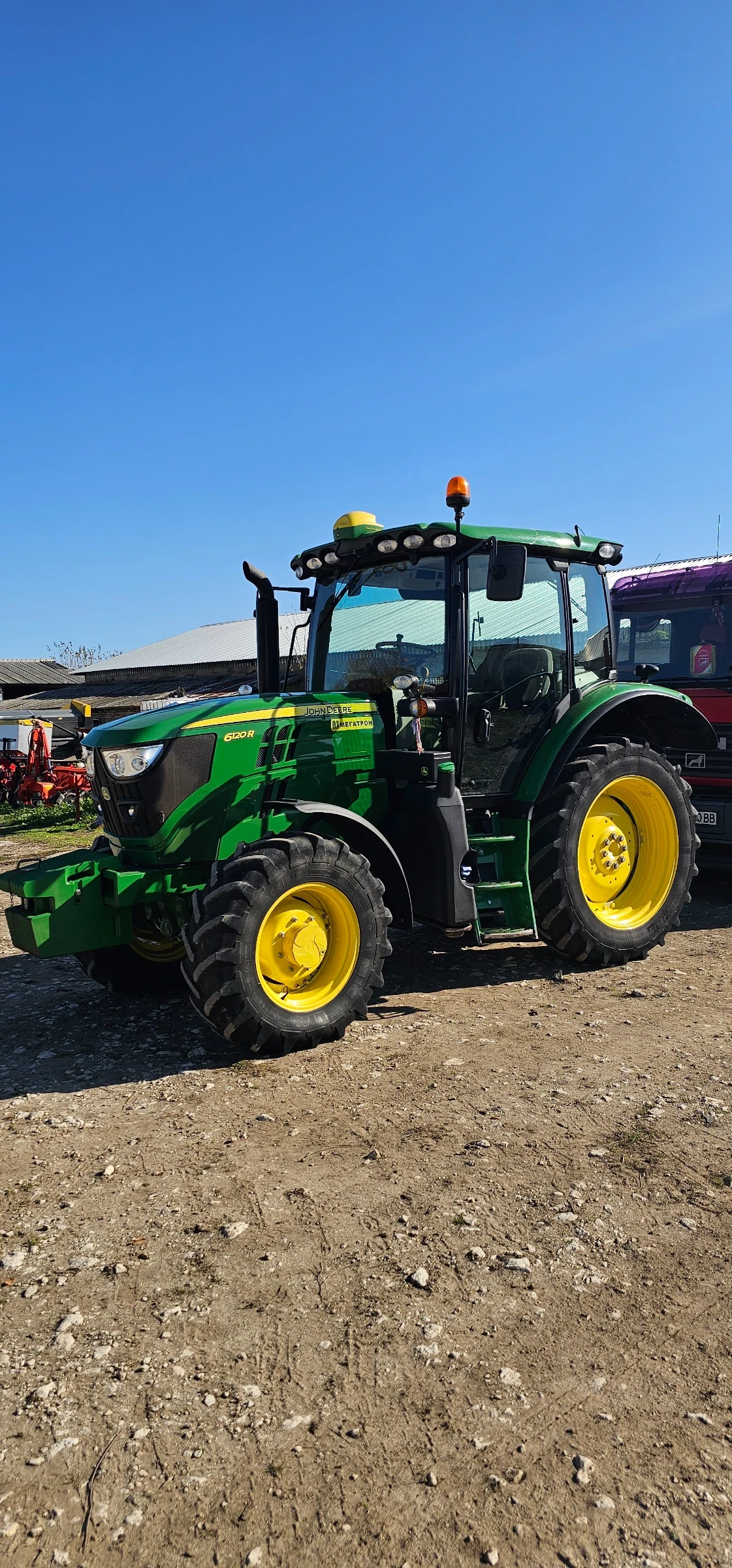 Трактор John Deere 6120R - изображение 4
