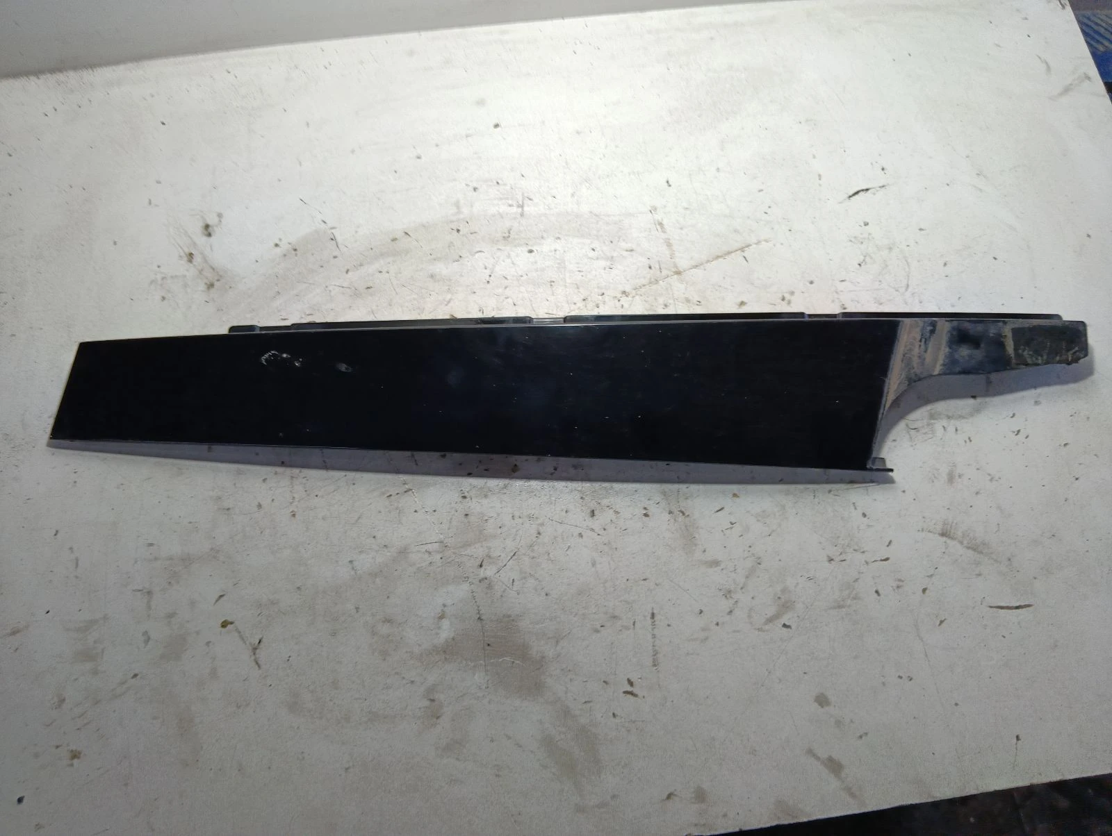 лайсна за (предна дясна врата) 8R0837902H Audi Q5