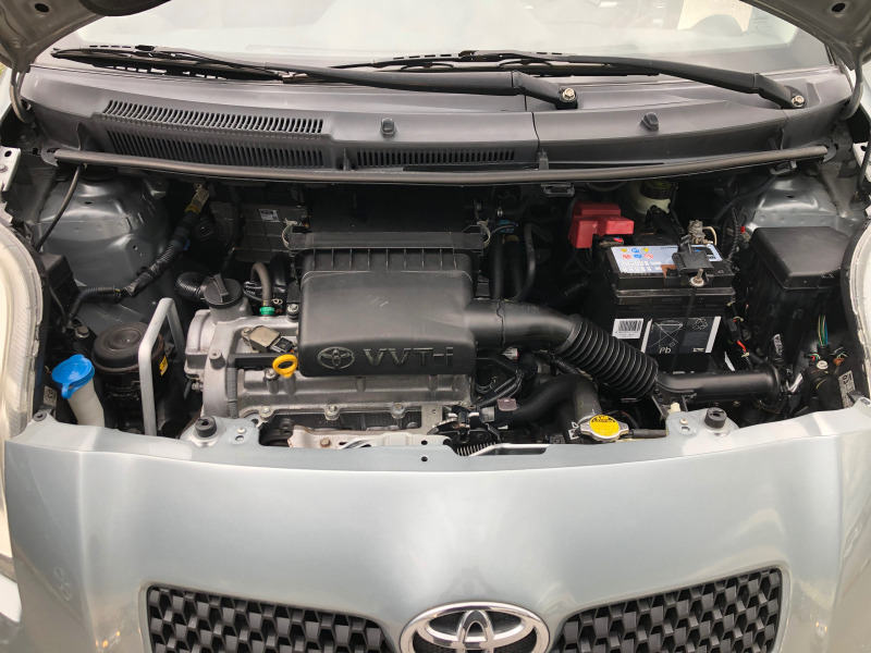 Toyota Yaris 1, 3 vvti avtomatik , снимка 2 - Автомобили и джипове - 46356909