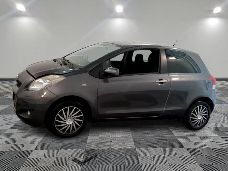 Toyota Yaris 100 1.3 VVT-I, снимка 7 - Автомобили и джипове - 47312649