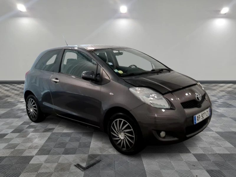 Toyota Yaris 100 1.3 VVT-I, снимка 2 - Автомобили и джипове - 47312649