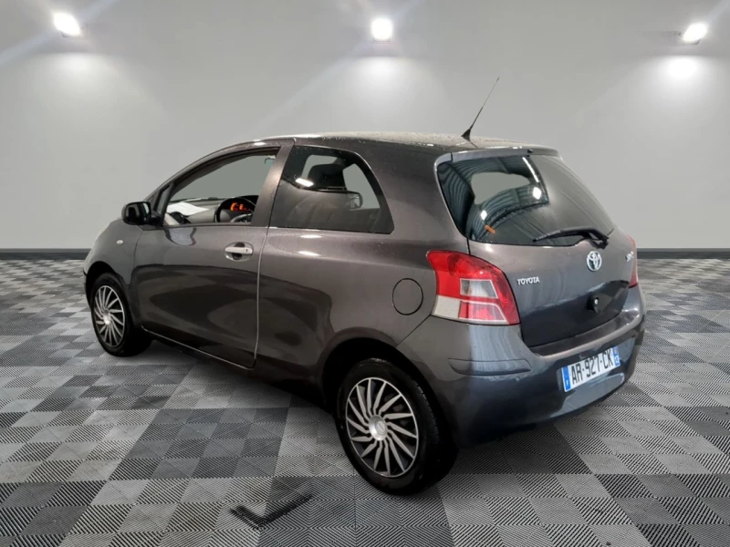 Toyota Yaris 100 1.3 VVT-I, снимка 6 - Автомобили и джипове - 47312649