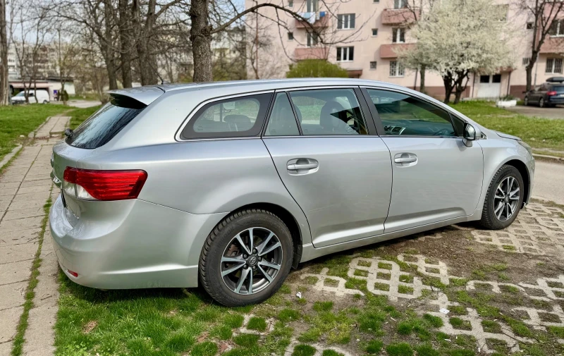 Toyota Avensis, снимка 8 - Автомобили и джипове - 52877481