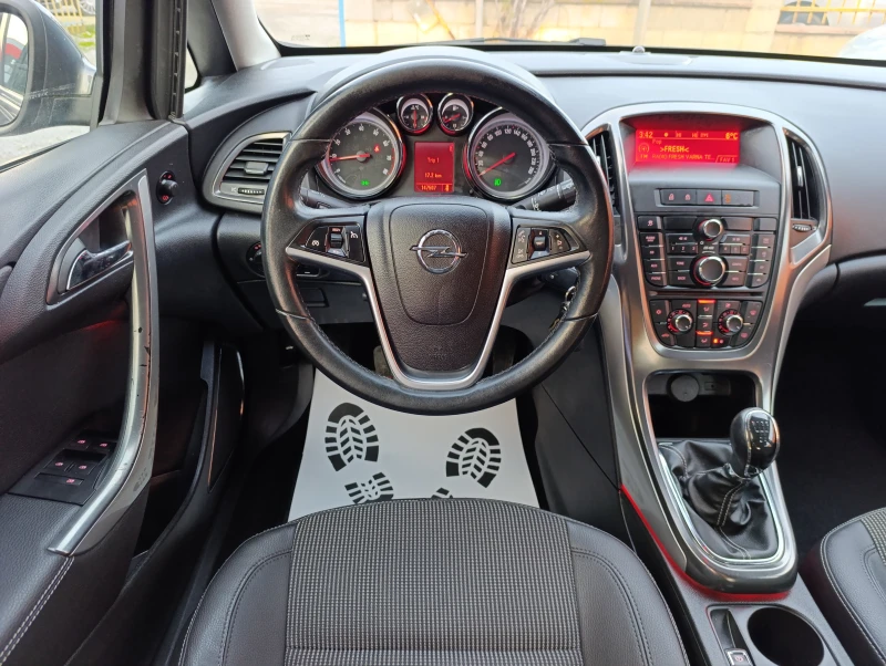 Opel Astra 1.4T 16V 140k.c., снимка 10 - Автомобили и джипове - 52885672