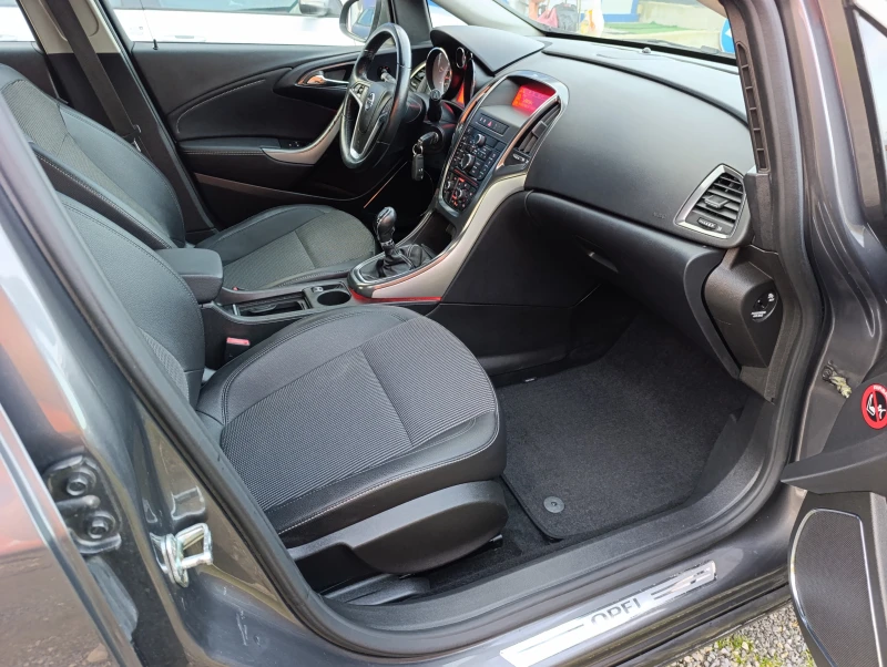 Opel Astra 1.4T 16V 140k.c., снимка 12 - Автомобили и джипове - 52885672