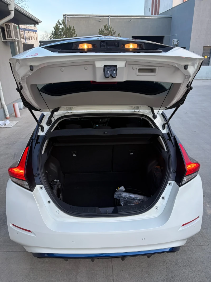 Nissan Leaf  40kW НОВА! 17х км Full Extras, снимка 15 - Автомобили и джипове - 52901454