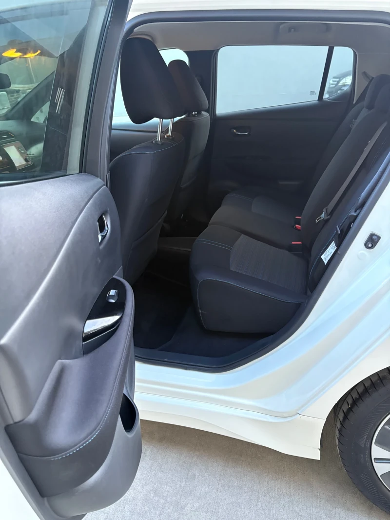 Nissan Leaf  40kW НОВА! 17х км Full Extras, снимка 14 - Автомобили и джипове - 52901454